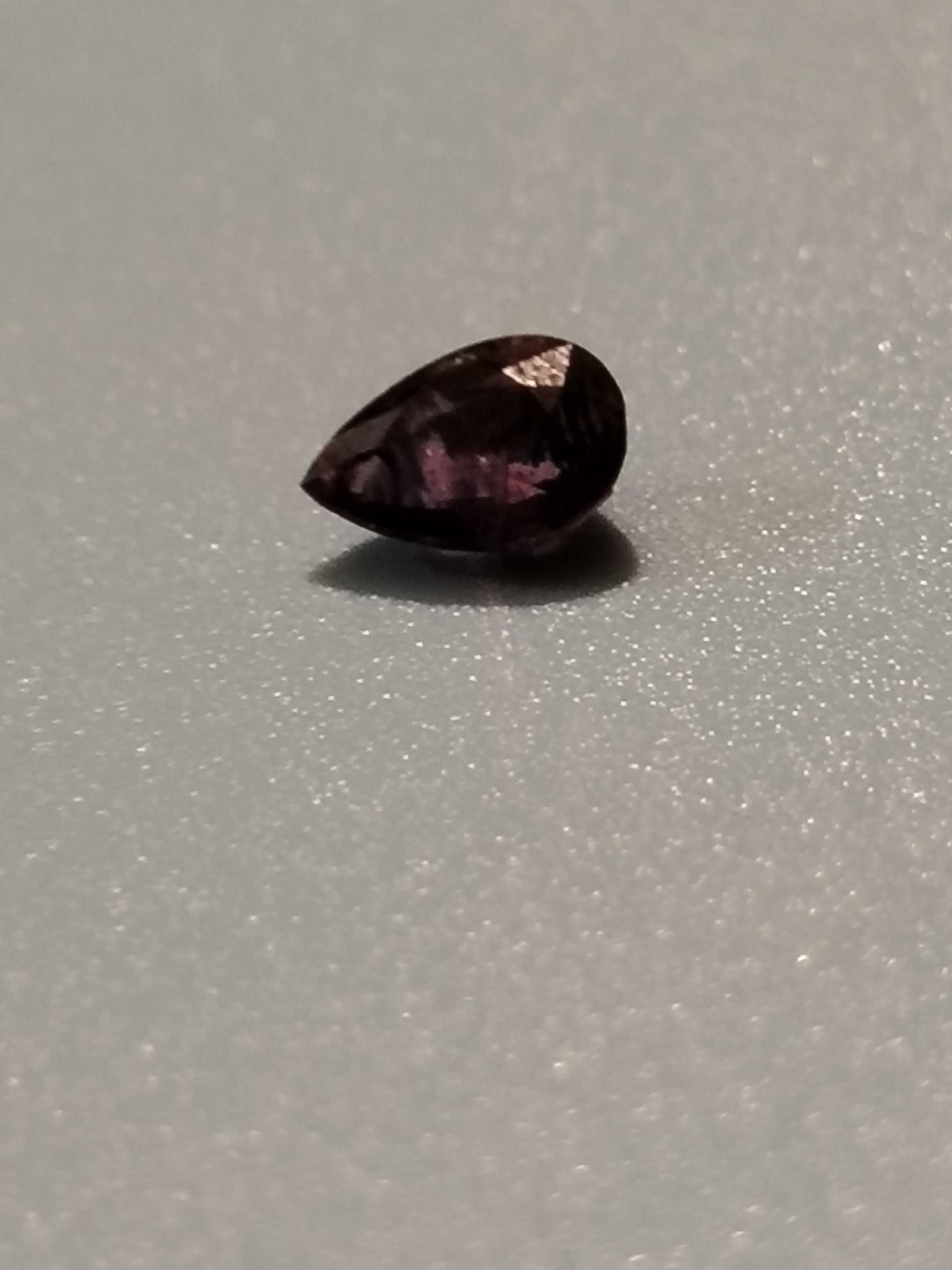 0.99 ct Pear Pinkish Purple–Deep Blue Sapphire – 7 × 4.8 mm  Unheated Africa