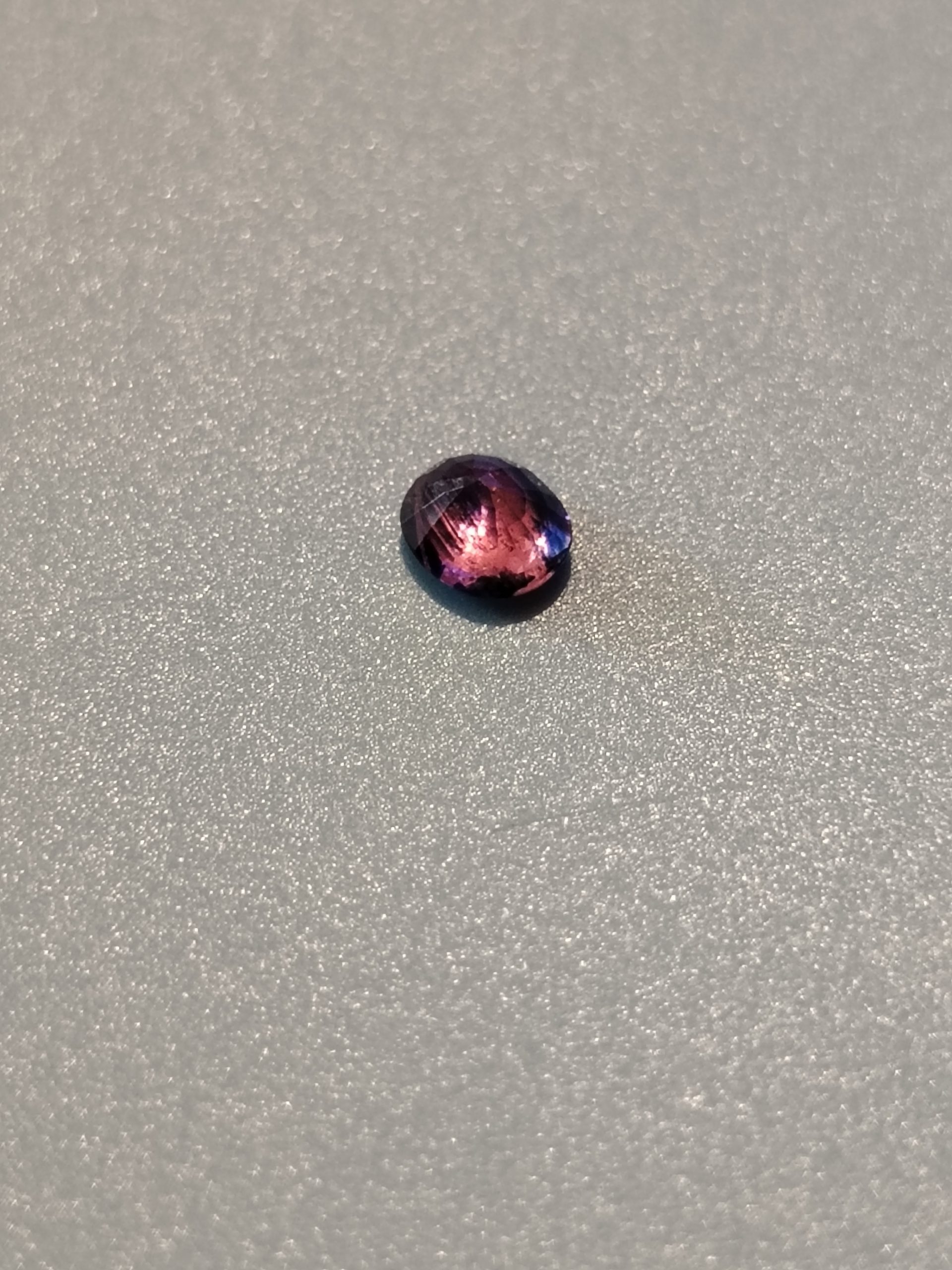 0.60 ct Oval Purplish Pink–Blue Sapphire –5.33 × 4.51 mm  Unheated Africa