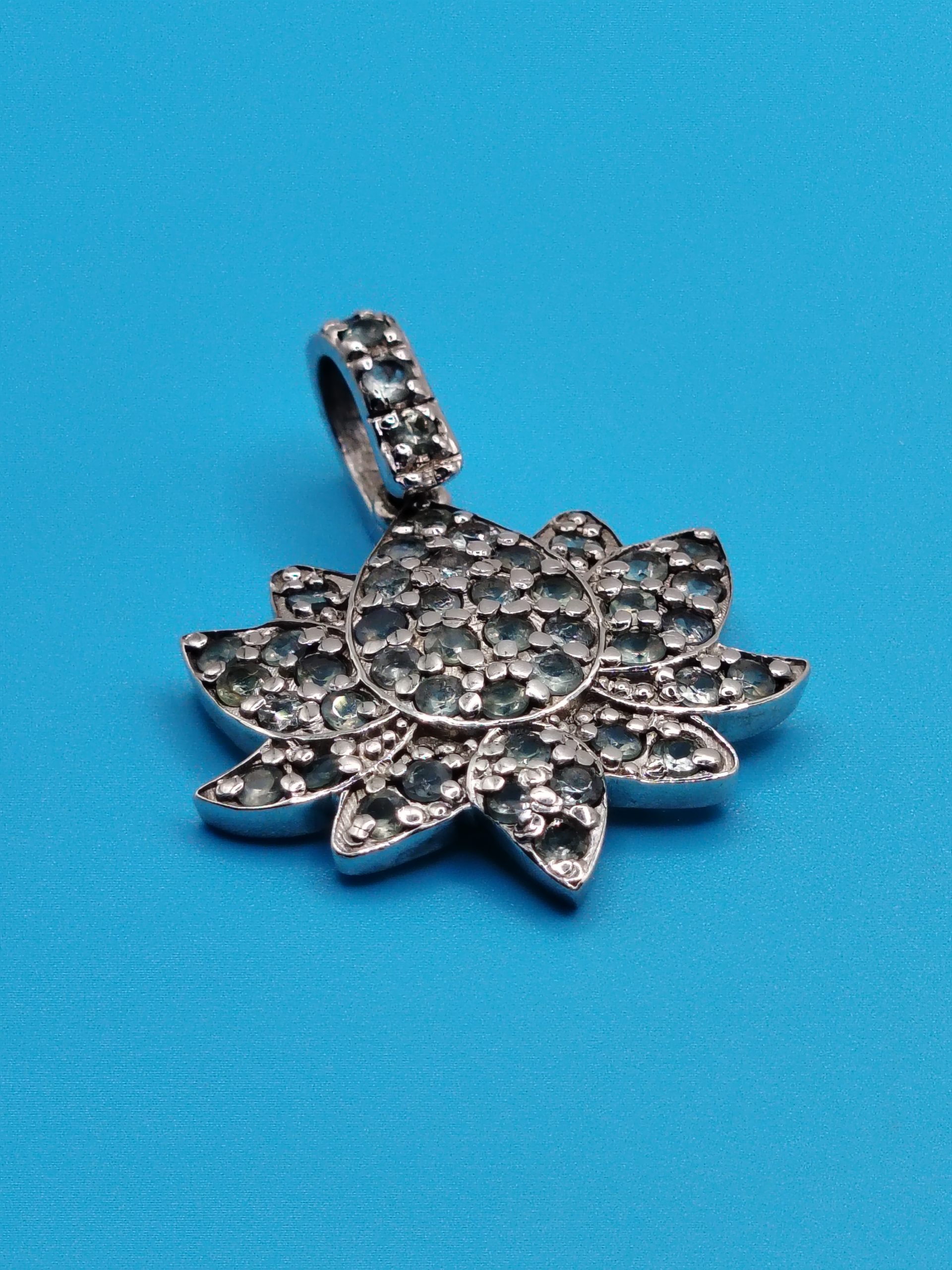 925 Sterling Silver Lotus Pendant with Natural Alexandrites