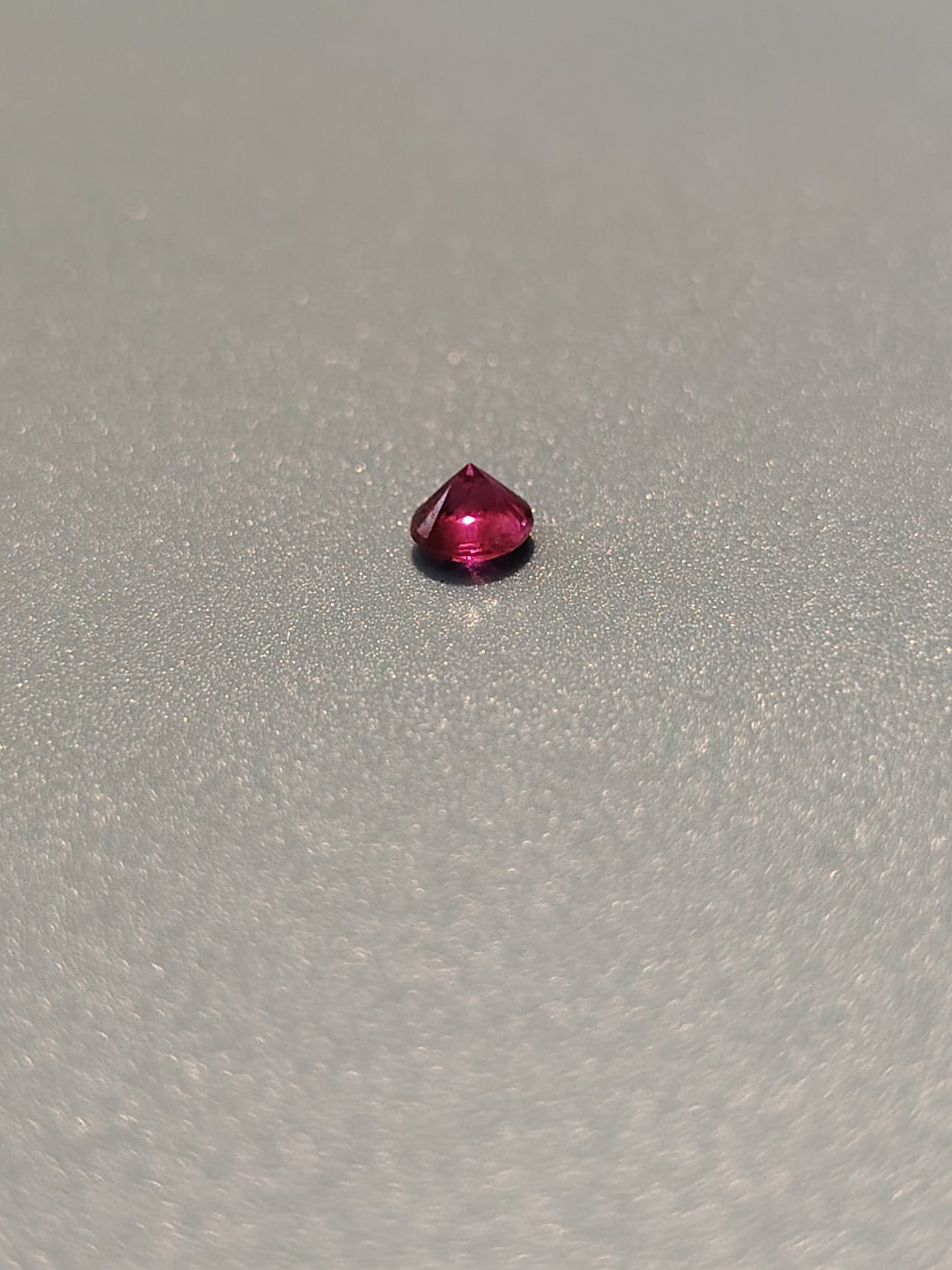 0.45 ct Round Brilliant Pinkish Purple Sapphire Madagascar Unheated